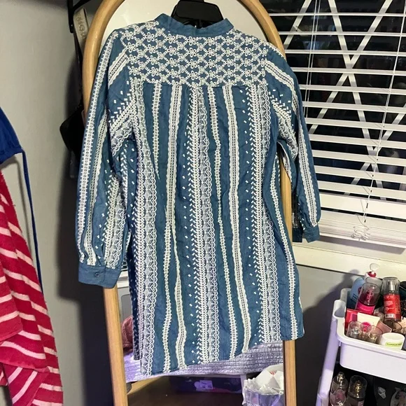 Zara Denim Blue Top with White Embroidery - Picture 2 of 3